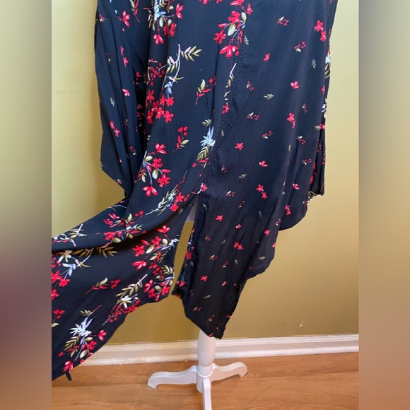 Black Floral Toe Front Blouse - L - Picture 7 of 10